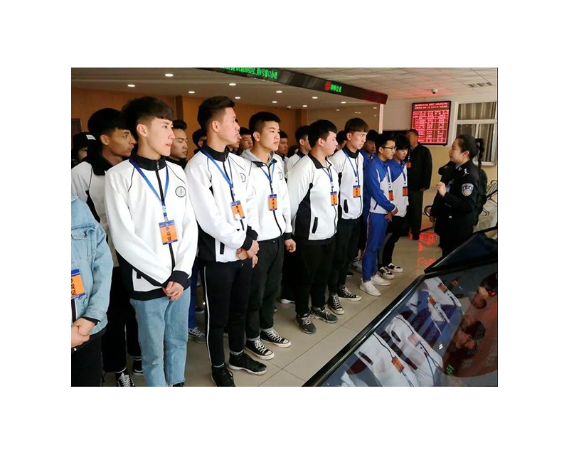 18级学生代表参观拘留所