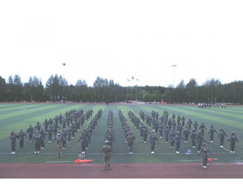 身着迷彩绿 军训正当时