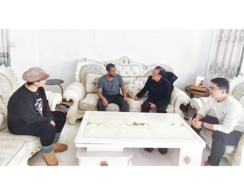 情暖外教心 共话教育情丨我校领导走访慰问外籍教师