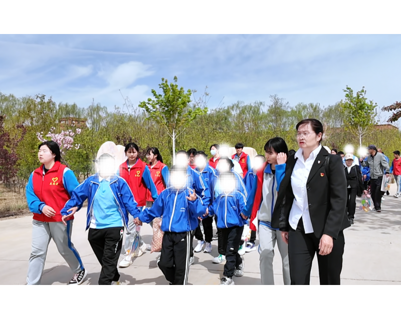 微光成炬 向赢同行丨当“志愿红”遇见“向阳花”，这堂德育课走