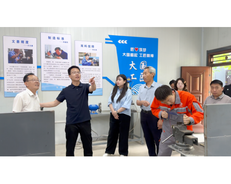 永宁县委副书记、县人民政府代县长龚涛一行莅临我校调研指导