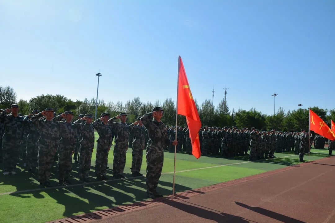 军训燃壮志,热血铸青春 | 我校举行2023级新生军训动员大会(图5) 1-230Z615512J37.jpg
