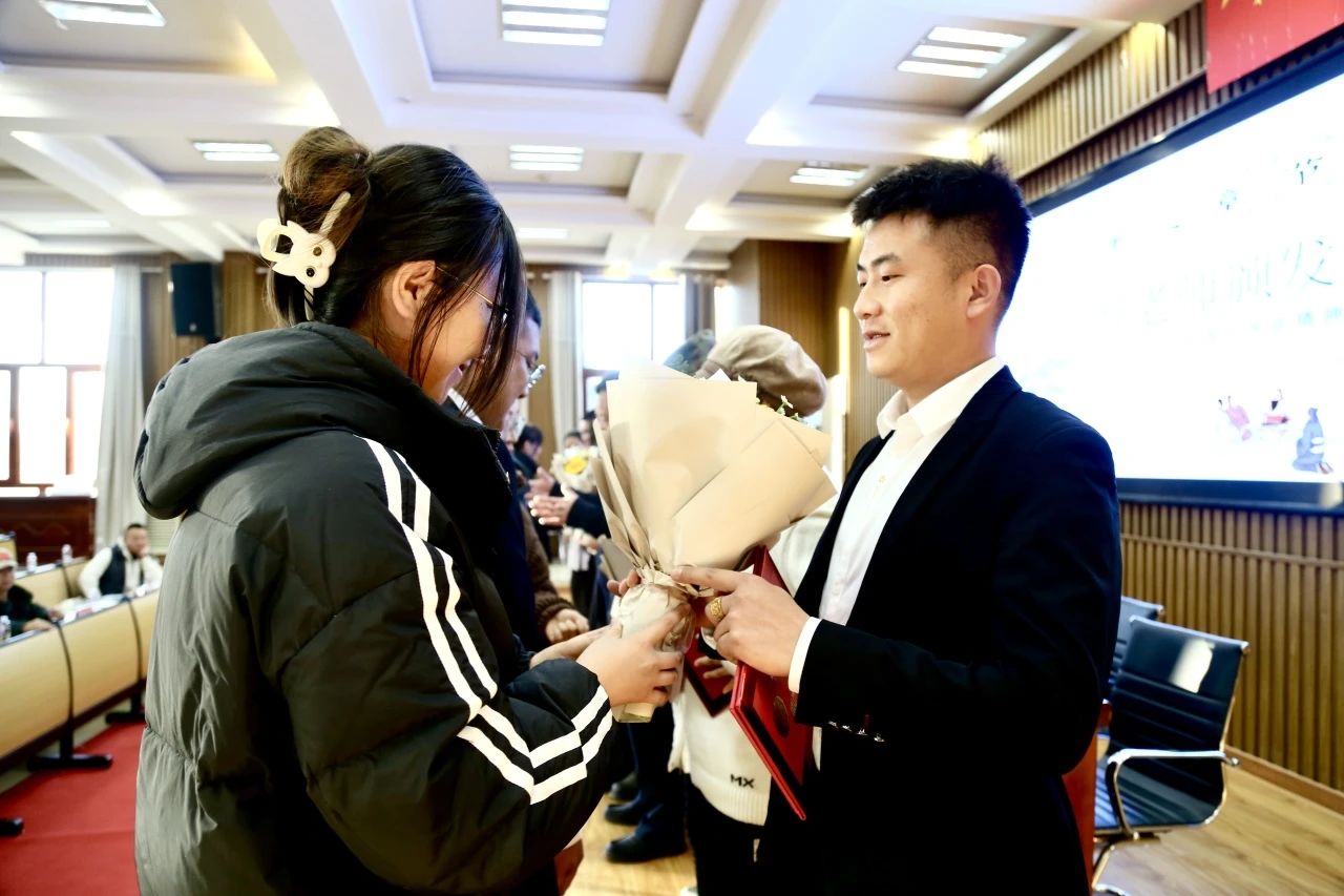 1-23121511205X57.jpg