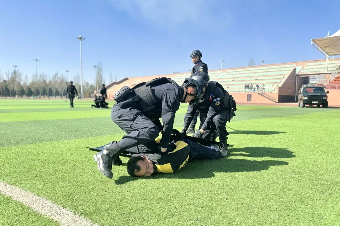 “警校联动”筑平安 我校联合永宁公安开展反恐防暴应急演练(图4) 1-240422105024B5.jpg