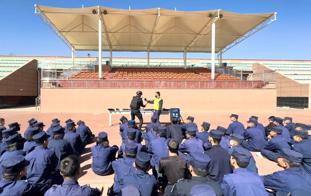 “警校联动”筑平安 我校联合永宁公安开展反恐防暴应急演练(图7) 1-2404221051095B.jpg