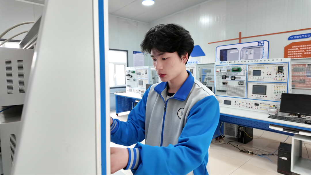 喜报!我校3名学子荣获国家奖学金(图4) 1-260410102141431.png