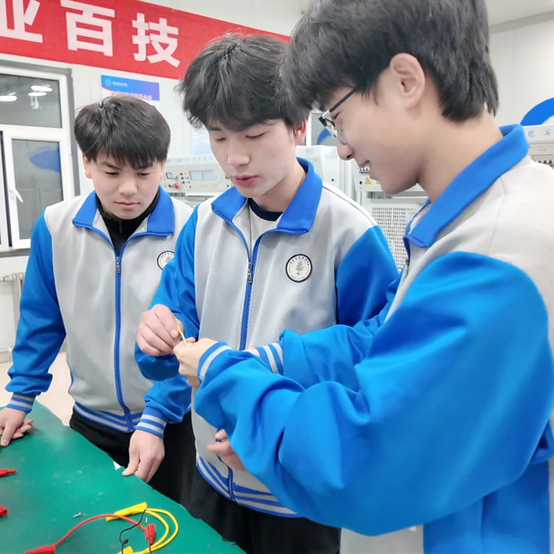 感恩润心 微笑相伴 和乐成长 向赢逐梦丨我校开展四大文化系列主题活动(图20) 1-26062309254B53.png
