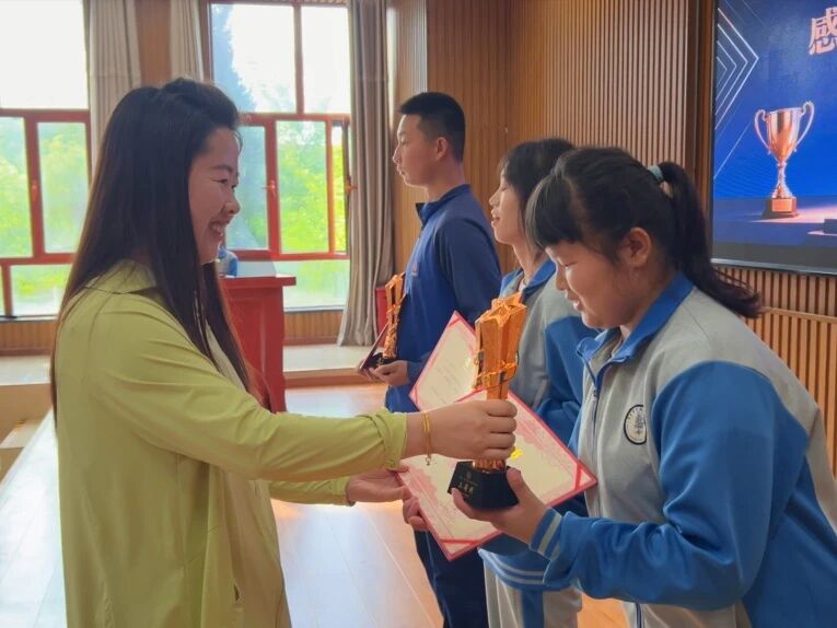 感恩润心 微笑相伴 和乐成长 向赢逐梦丨我校开展四大文化系列主题活动(图32) 1-260623093150307.jpg