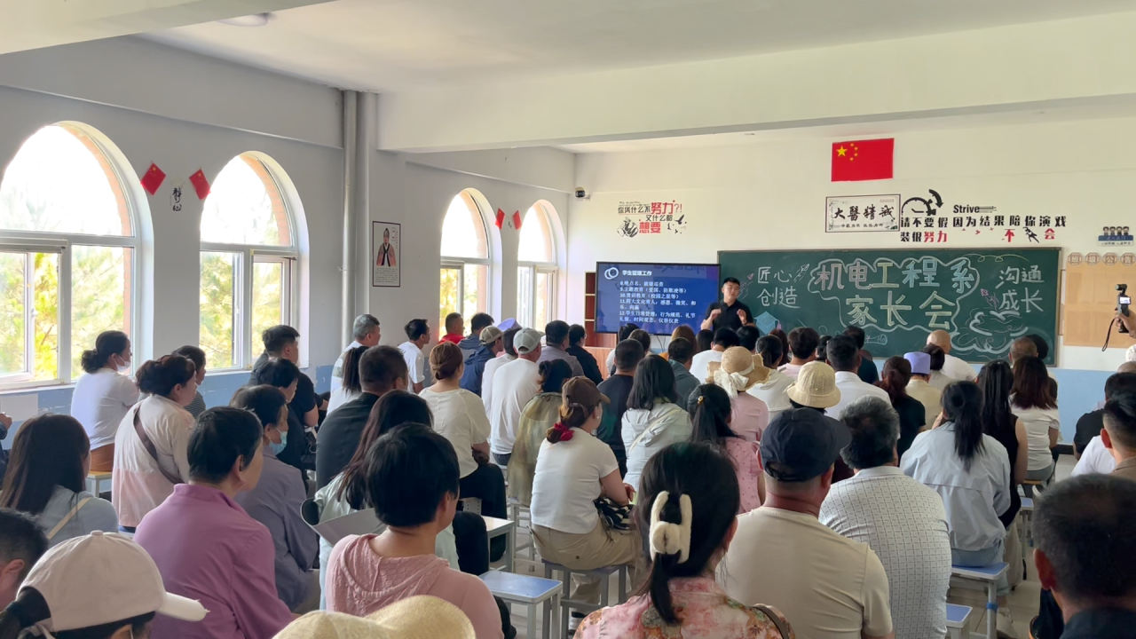 家校同心育桃李 文化赋能助成长丨 我校“感恩共育·四大文化”专题家长会圆满举行(图5) 1-2606230S113a1.png