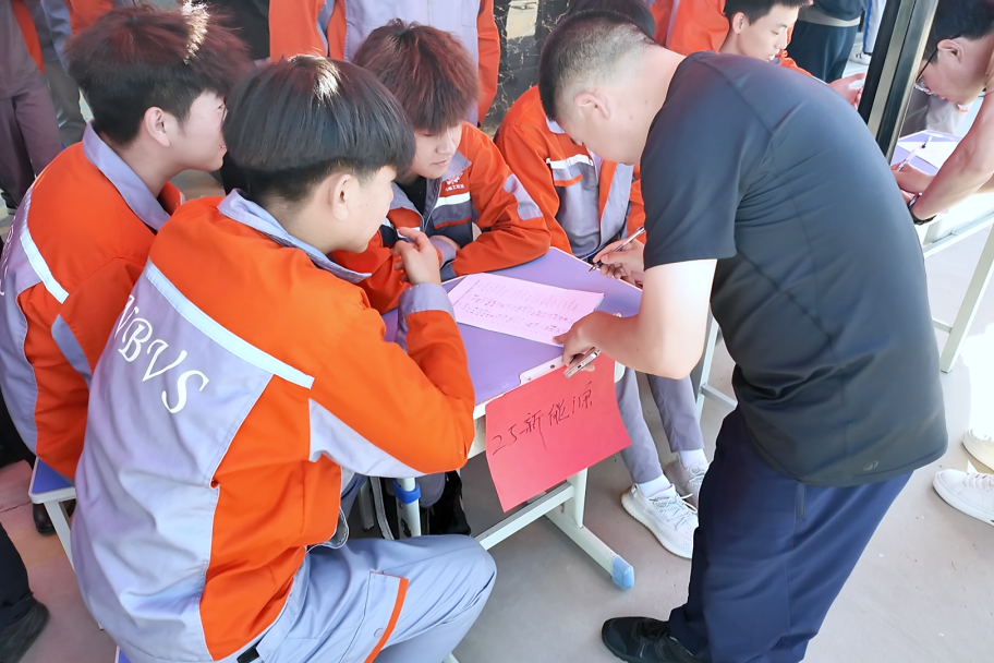 家校同心育桃李 文化赋能助成长丨 我校“感恩共育·四大文化”专题家长会圆满举行(图7) 1-2606230S231307.png