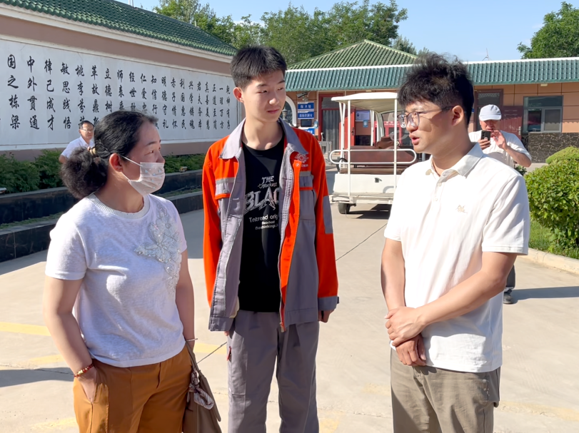 家校同心育桃李 文化赋能助成长丨 我校“感恩共育·四大文化”专题家长会圆满举行(图14) 1-2606230S95D13.png